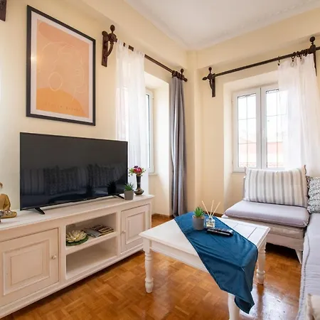 Mitropoleos Apartment