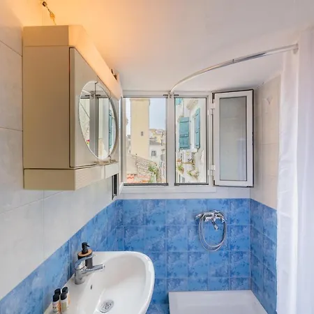 Mitropoleos Apartment